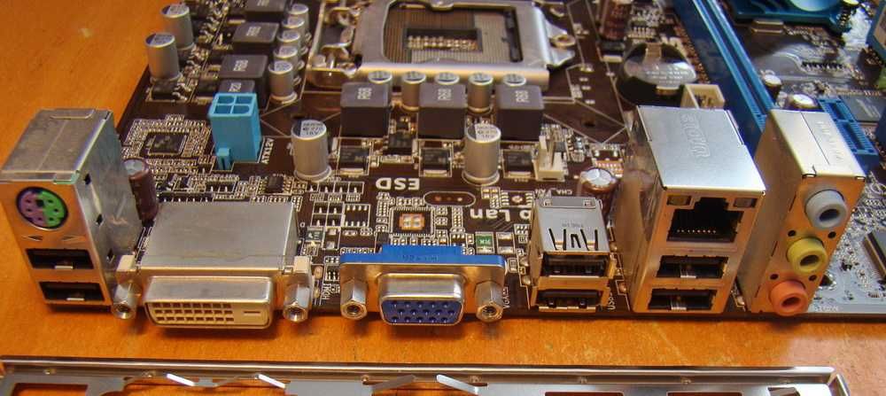 Asus P8H61-M LE S1155 rev1.05 + задня планка