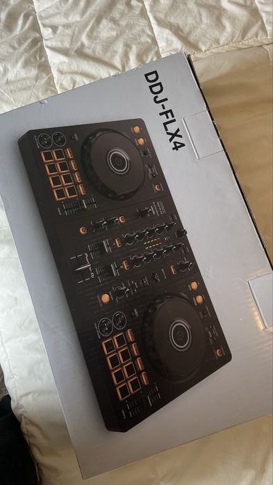 DDJ-FLX4 e fone CUE1