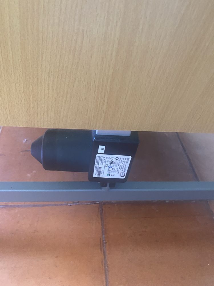 Cama articulada com barras laterais