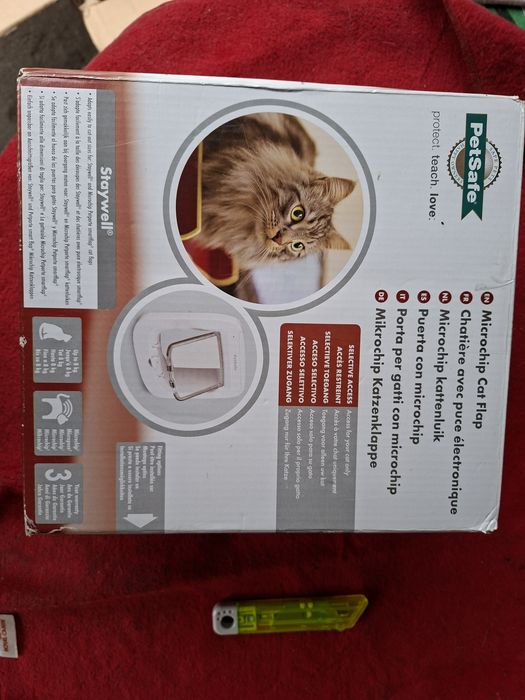 klapka dla kota PetSafe Microchip Cat Flap, która działa na mikrochip.