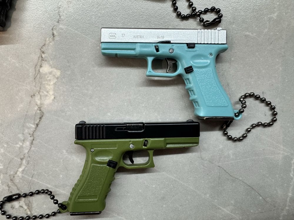 Брелок пістолет Glock 17