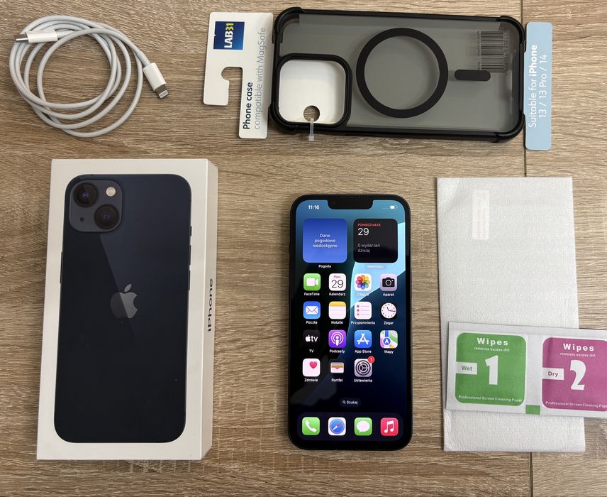 Smartfon Apple Iphone 13 Czarny 128GB + Akcesoria