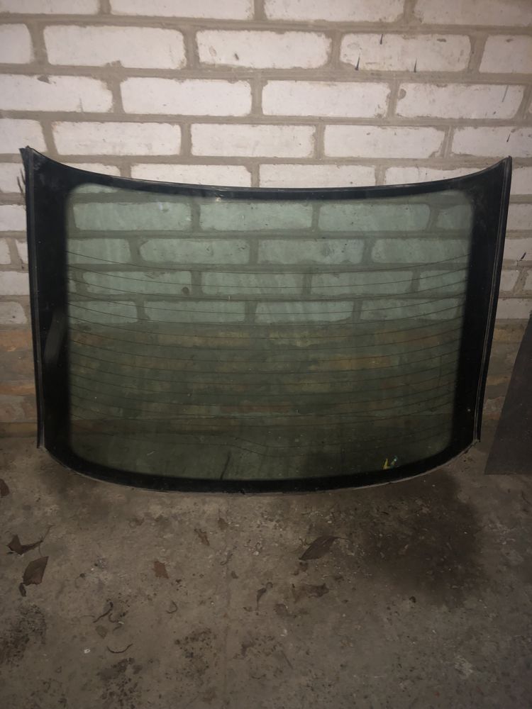 Заднее стекло Ford Scorpio