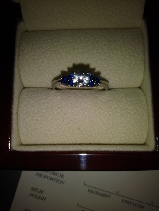 Pierścionek marki SAVICKI, białe złoto i szafiry NOWY z certyfikatem