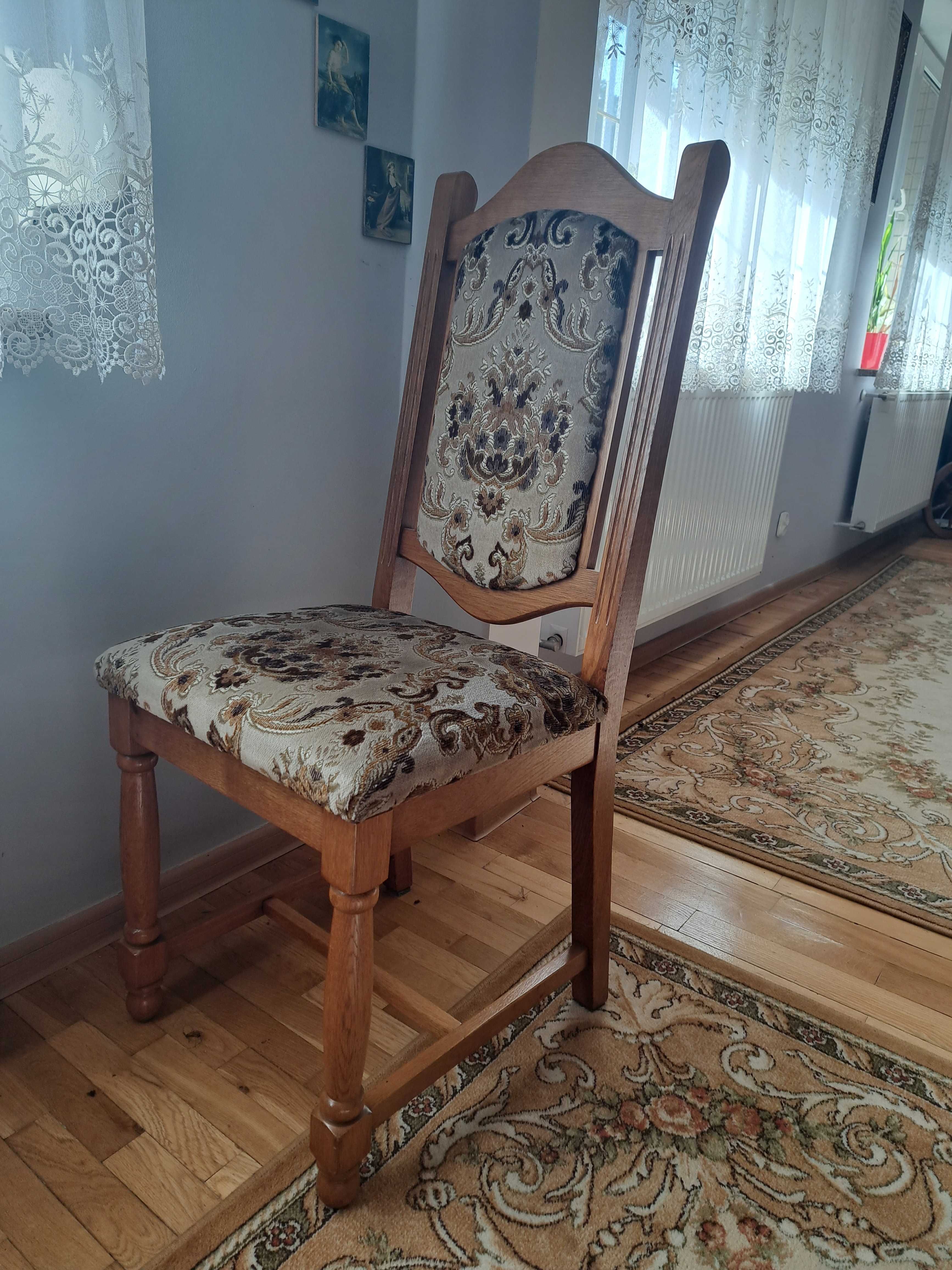 Krzesło dębowe w dobrym stanie