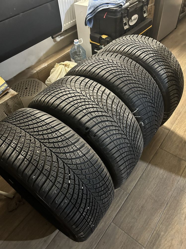 Всесезонные шины Goodyear Vector 4 Seasons Gen-3 245/40 R18 97W