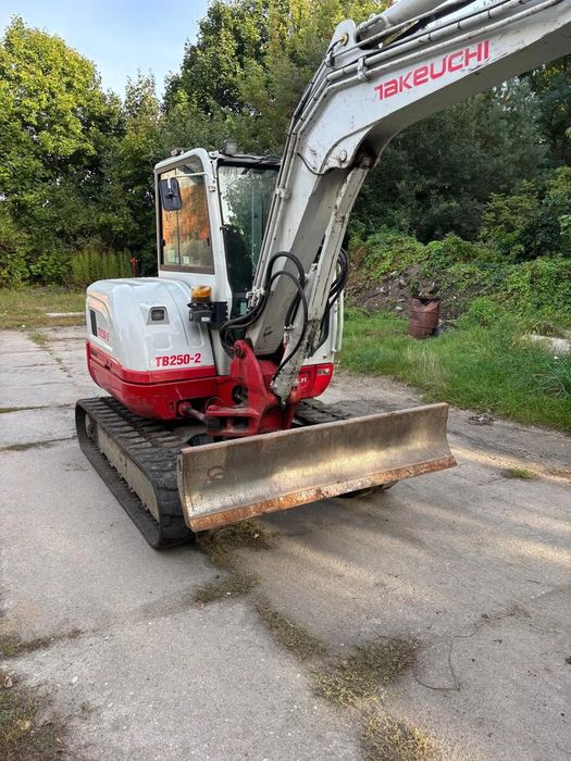 Takeuchi TB 250-2  Takeuchi TB250-2 2022  2300mth minikoparka bardzo dobrym stanie