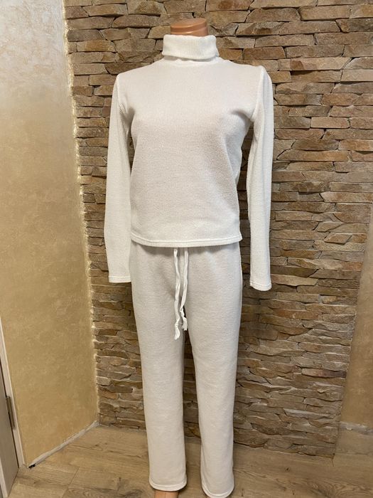 Костюм вʼязаний білий жіночий