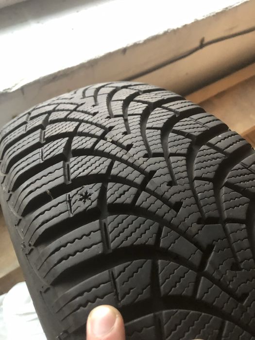 Продам шини Гудиер 205/60/16 зимові