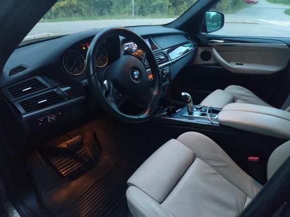 В продаже BMW x5 e70