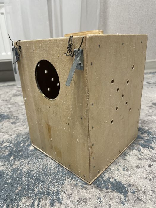 Гніздо для розведення папуг, буда