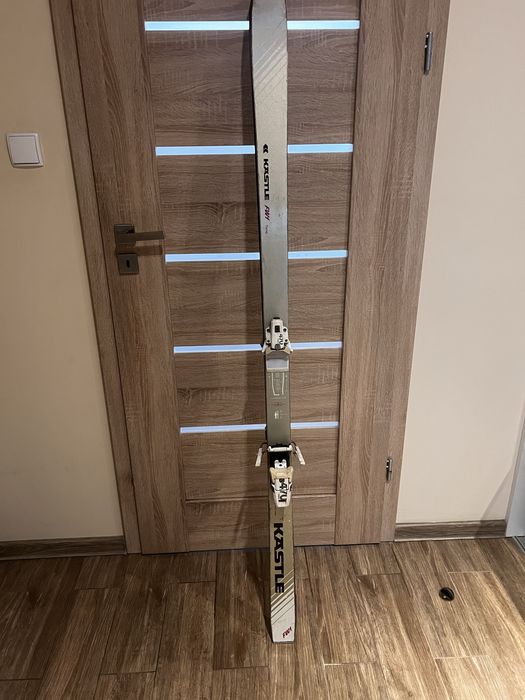 Narty zjazdowe Kastle