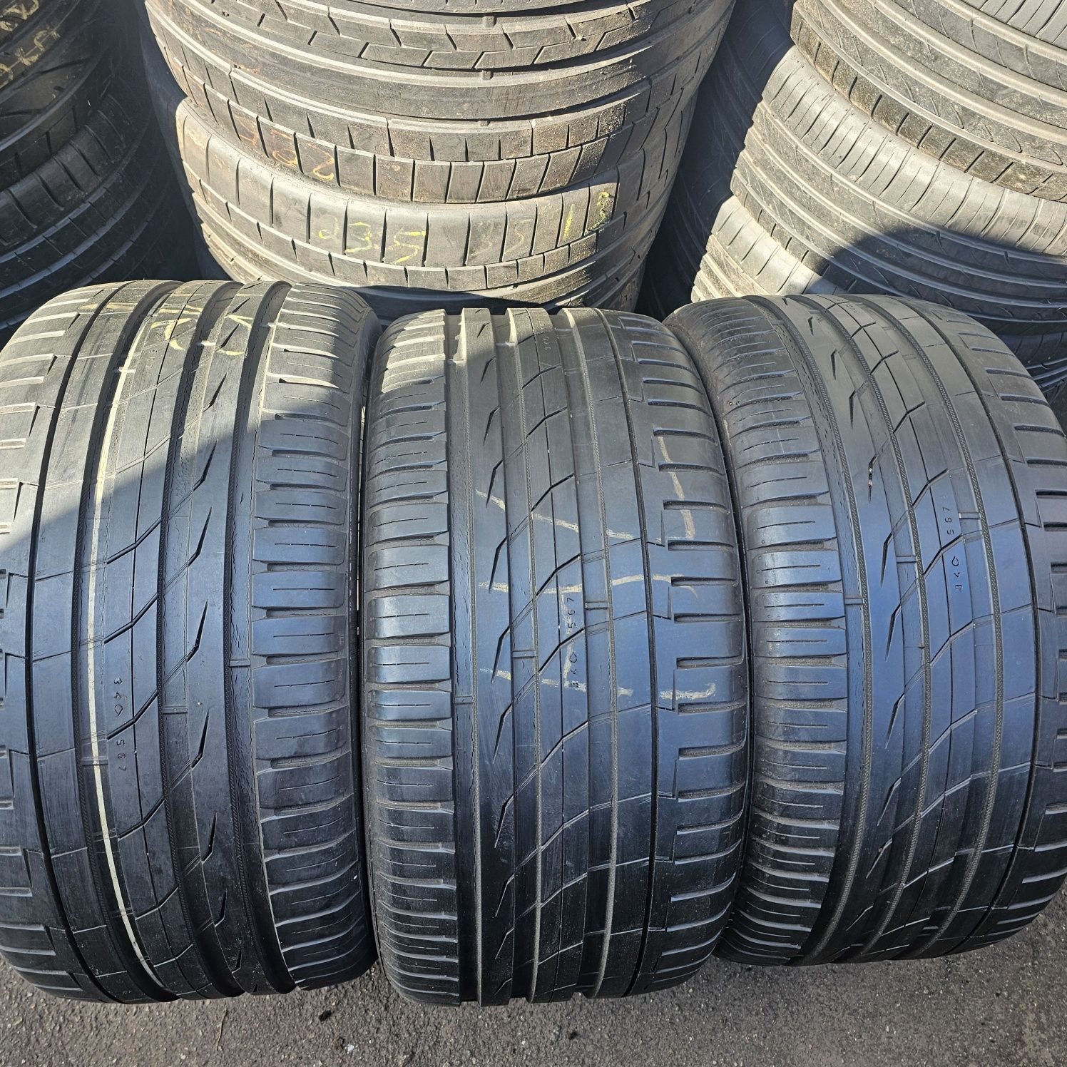 Шины 295/35 R21 107Y Nokian 3шт.