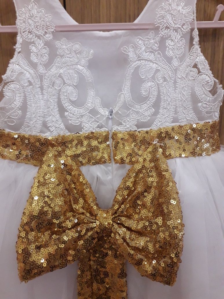 Vestido de tule e renda