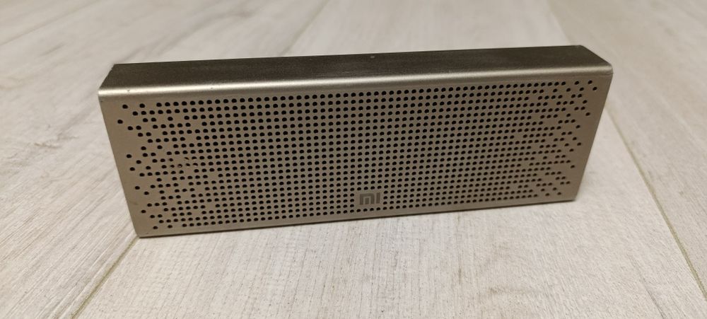 Портативна колонка Xiaomi Mi Bluetooth Speaker