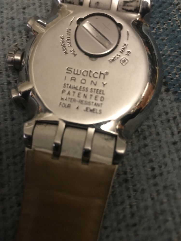 Прекрасний білий швейцарский Swatch унісекс