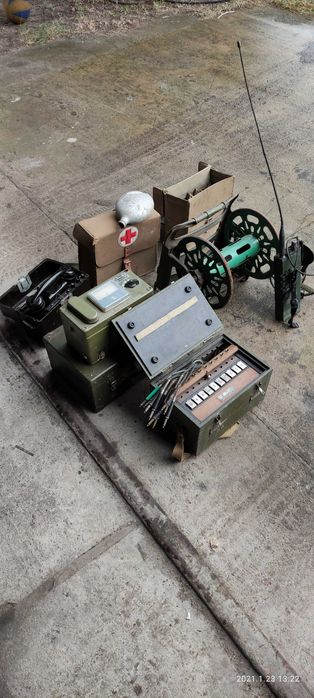 Radiostacja telefon PRL plecak wykrywacz apteczka łącznica militaria