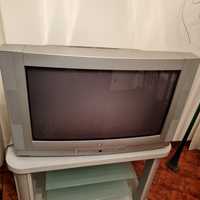 Televisão LG antiga grande