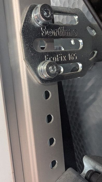 Prateleiras rebatíveis para carrinha de transporte