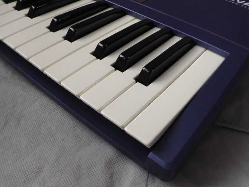 Novation Ultranova mikrofon kabel karton firmowy