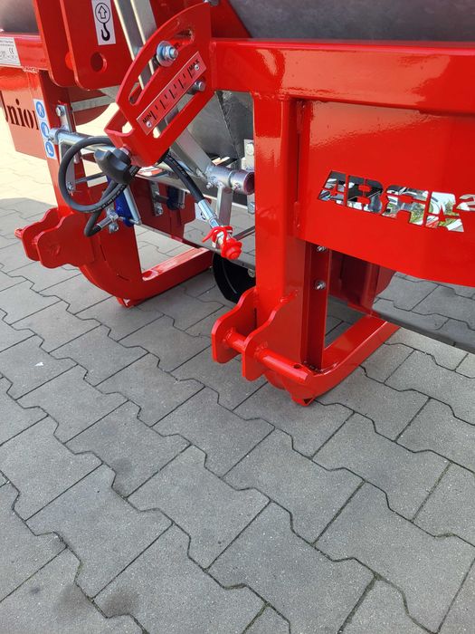 Rozsiewacz Nawozu nawozów Unior 700L