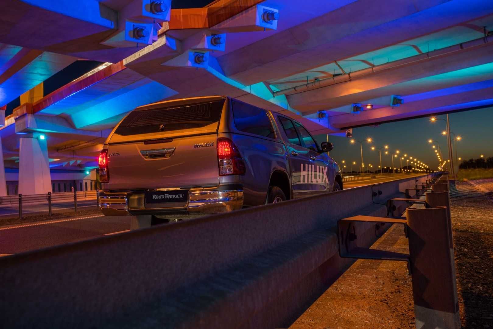 Szyba Zabudowy Road Ranger RH04 Toyota Hilux