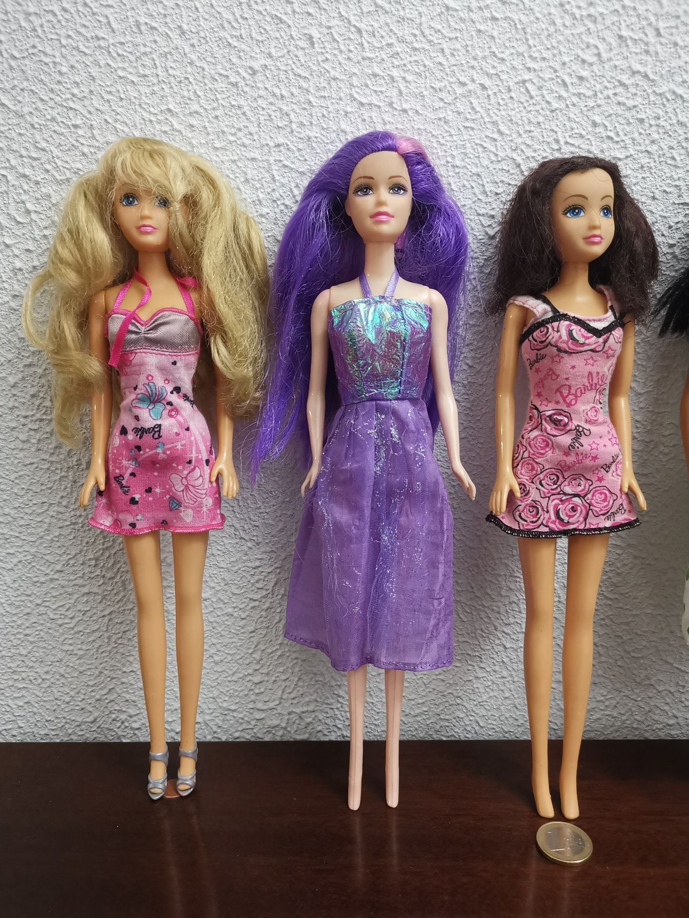2 Bonecas Barbie Originais + 5 Bonecas Barbie não Originais