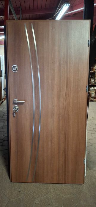 Drzwi klatkowe Delta Master 90 prawe