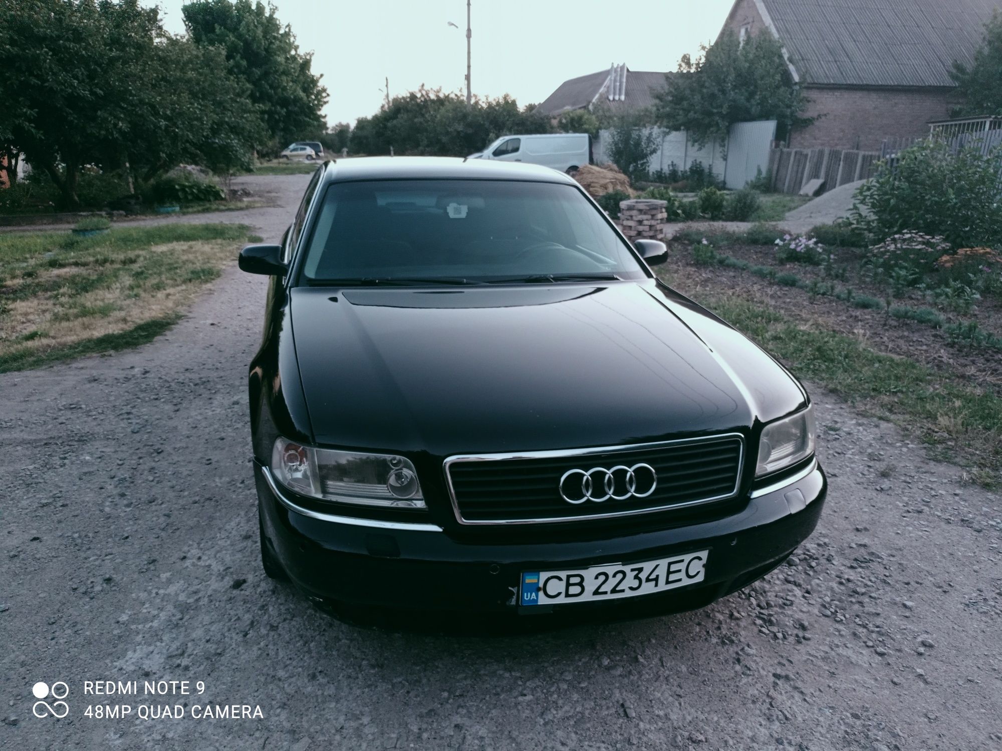 Продам Audi A8 (D2)