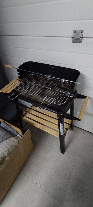 Churrasqueira, grelhador, fogareiro