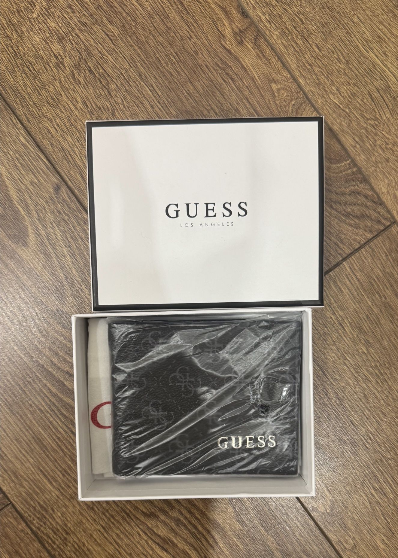 Кошелёк, гаманець GUESS