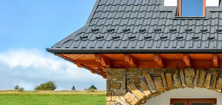 GERMANIA SIMETRIC - unikalne, potrójne przetłoczenia blachodachówki.