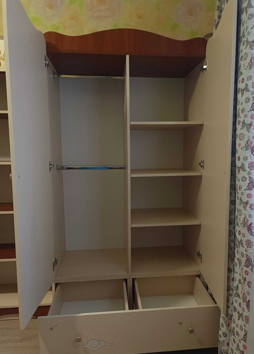 Меблі дитячі  для дівчинки, вживане (шафа,ліжко,полиці,ящик,тумбочка)