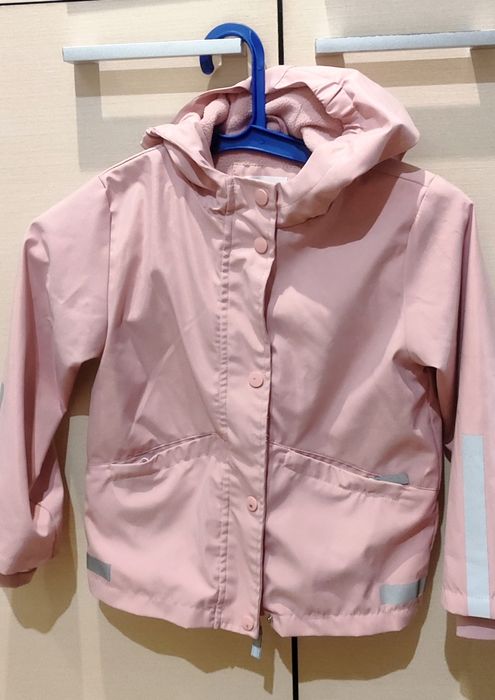 Курточка демисезонная для девочки 122 размера
