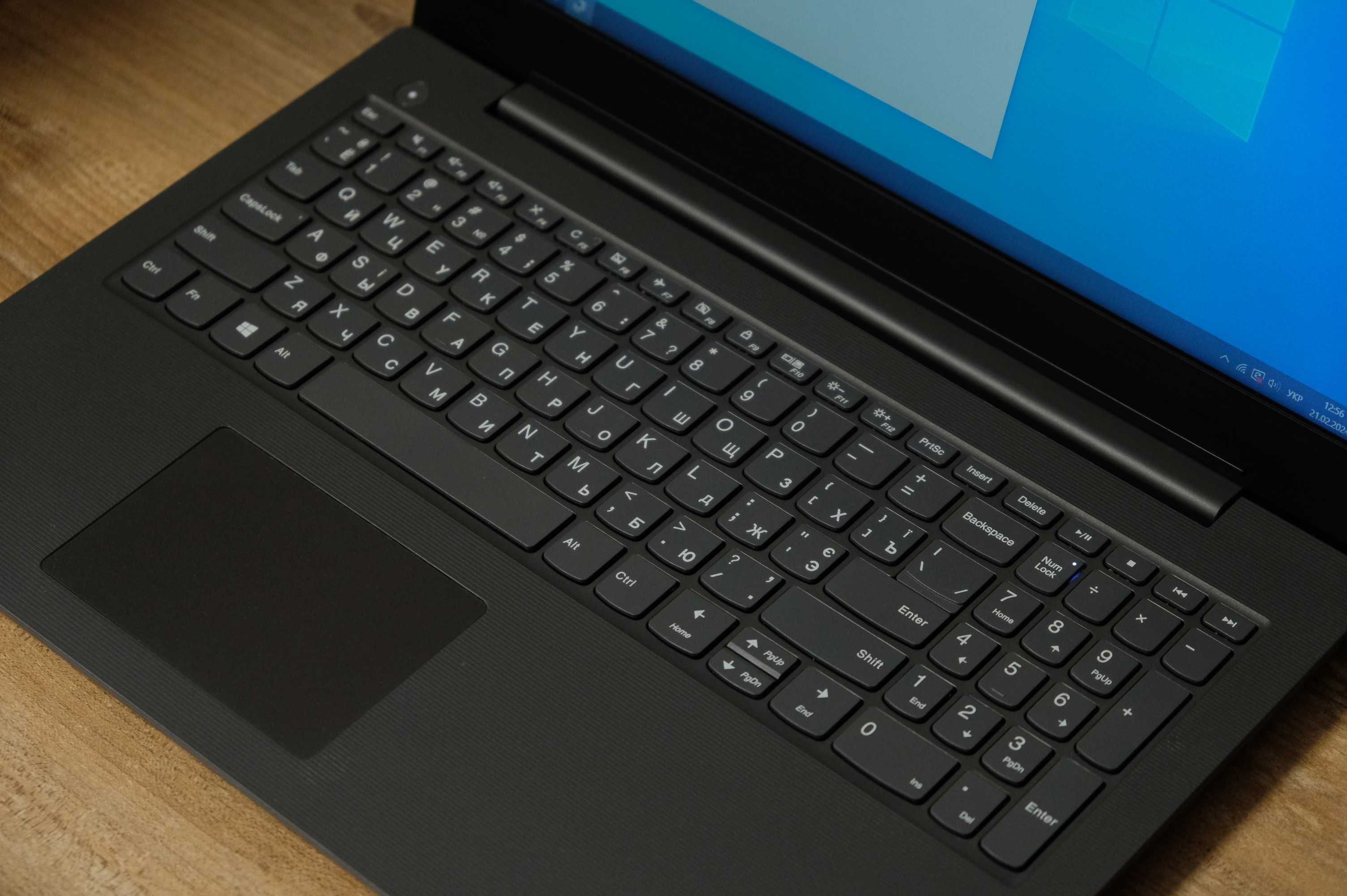 Ноутбук Lenovo V130 15,6" i3, RAM 8 Gb, SSD 256 Gb