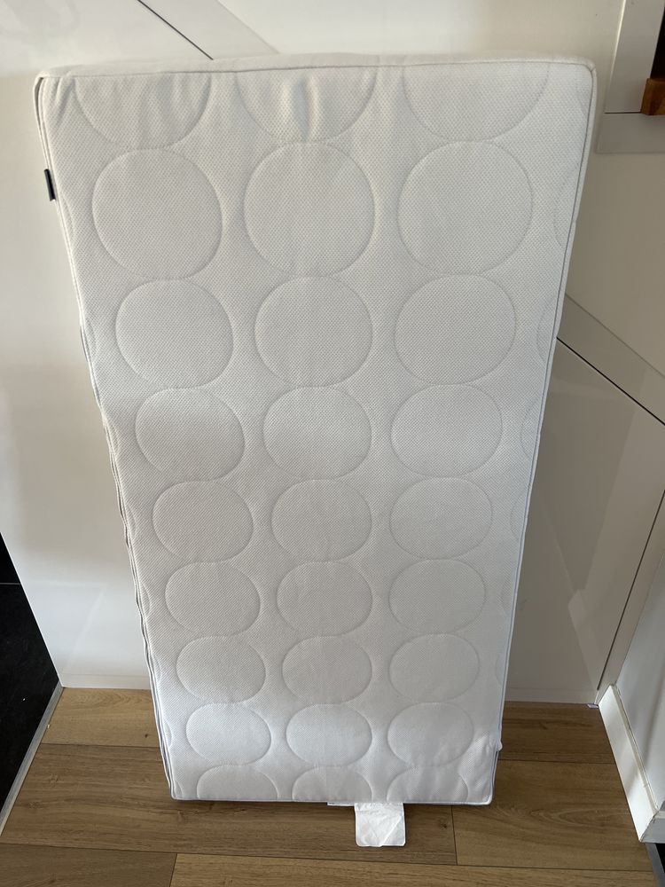 Materac piankowy do łóżeczka dziecięcy IKEA SKONAST 60x120x8 cm