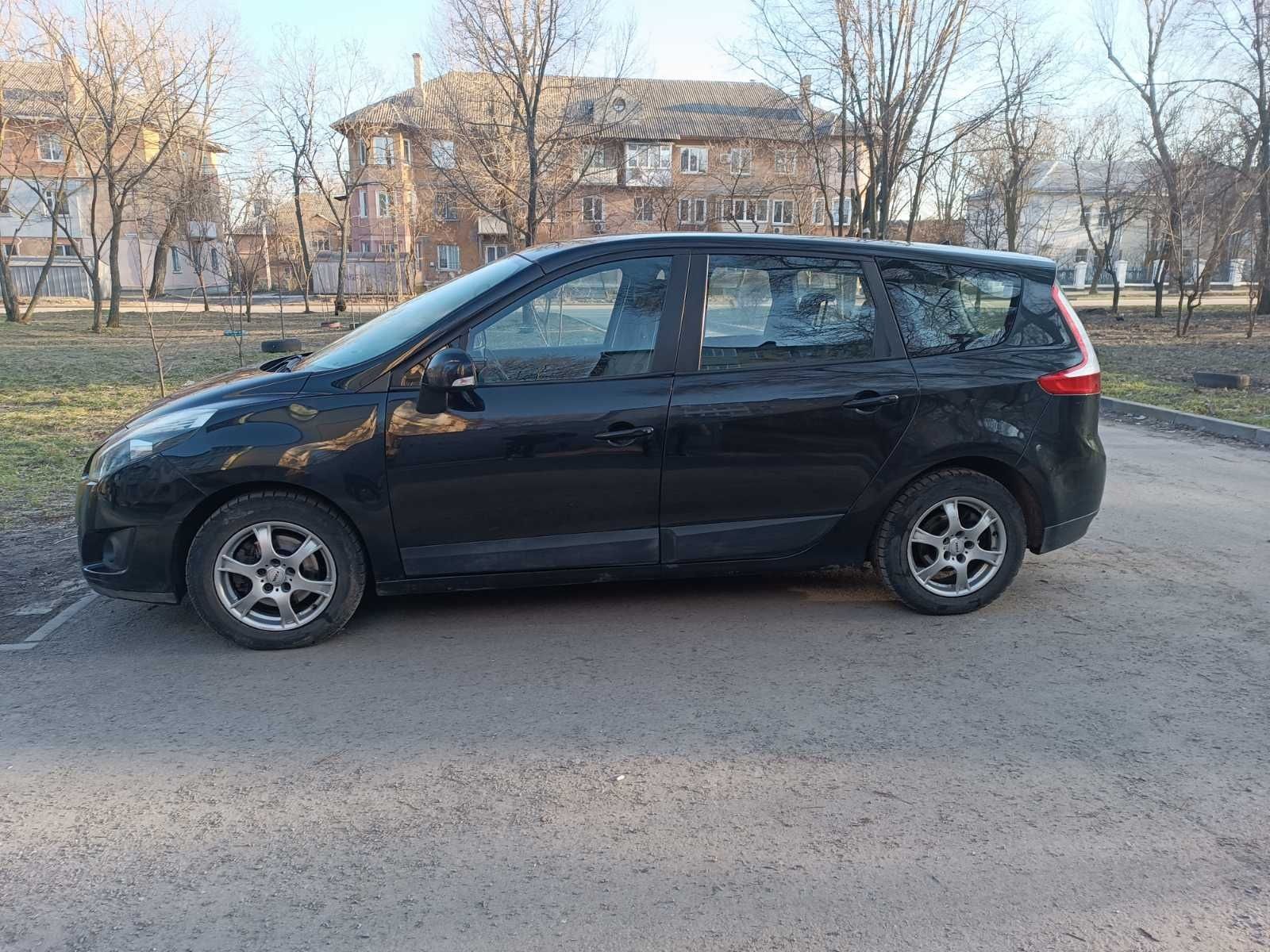 Renault Grad Scenic 2009 року, третє покоління.