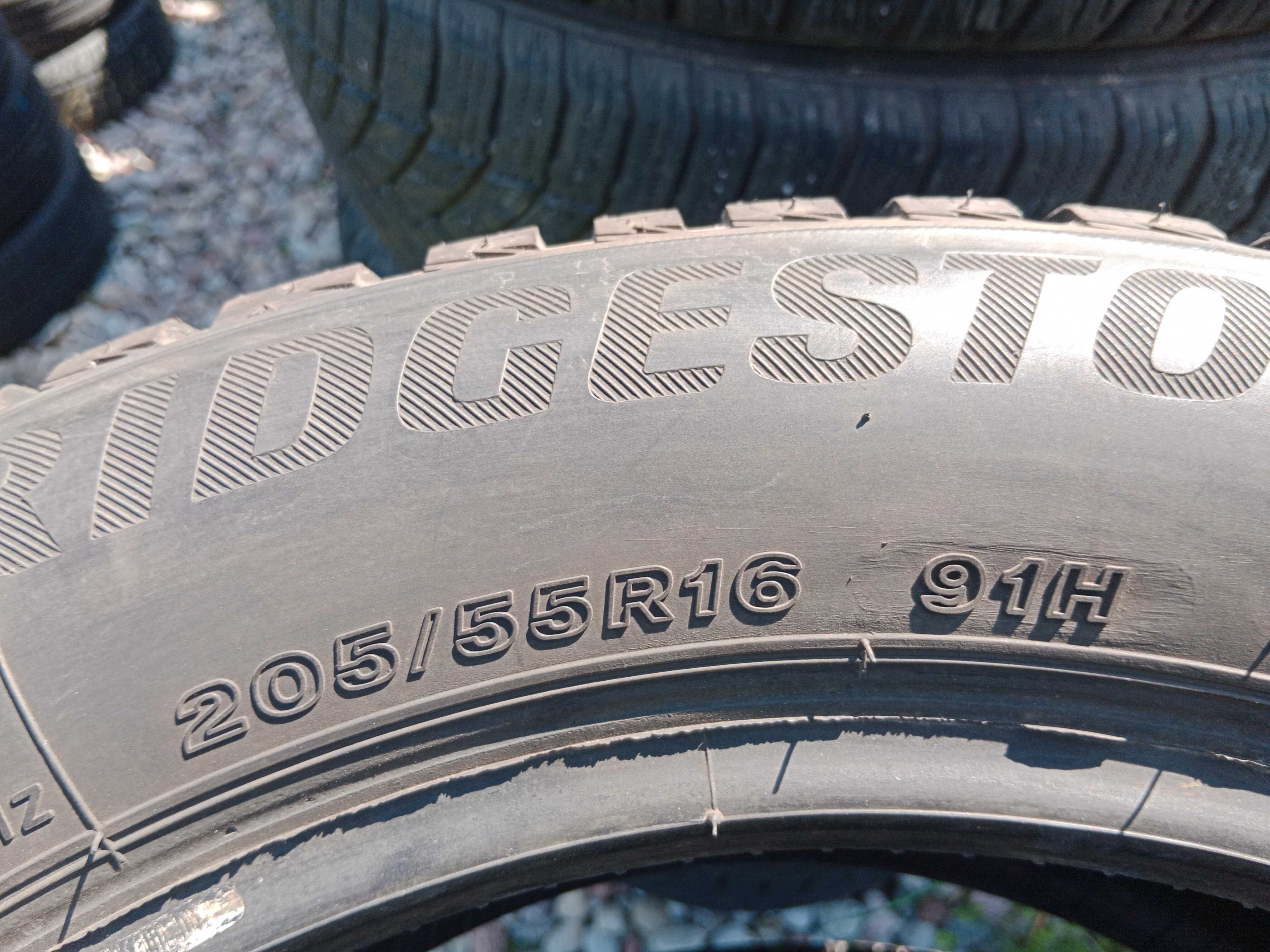 Opona używana zimowa 205/55R15 Bridgestone Blizzak LM001 1szt.