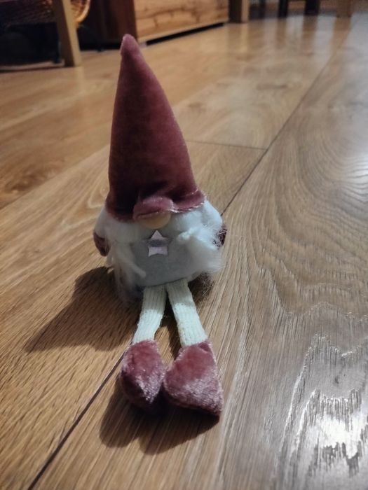 Skrzat pluszak siedzący