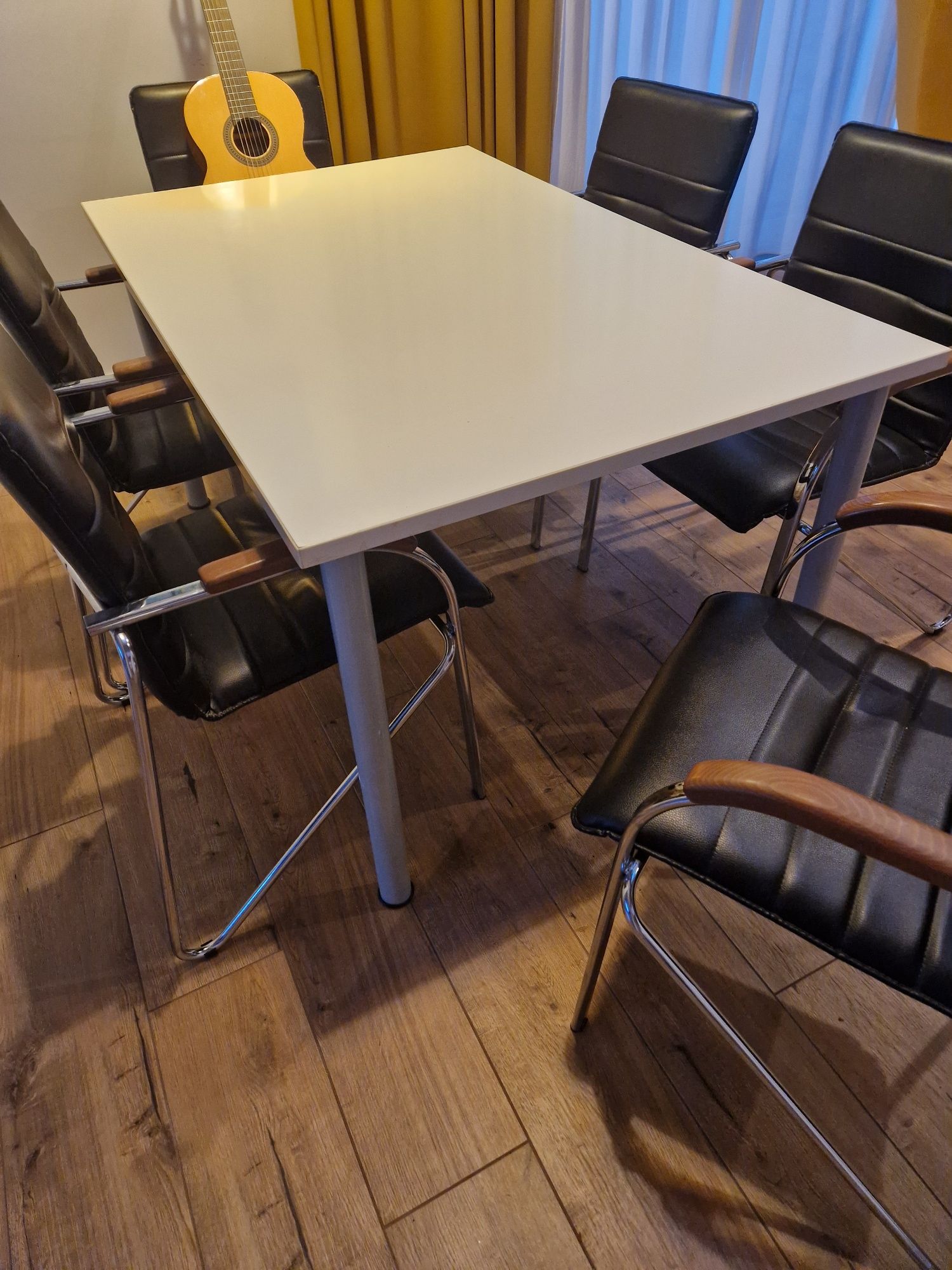 Biały duży stół Ikea