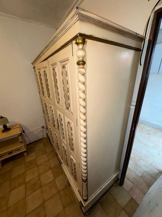 Roupeiro lacado antigo