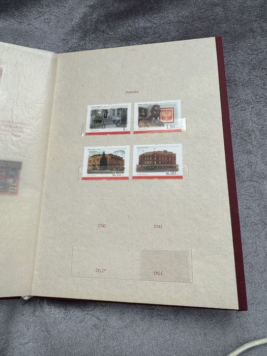 klaser jubileuszowy + znaczki pocztowe polski 2000