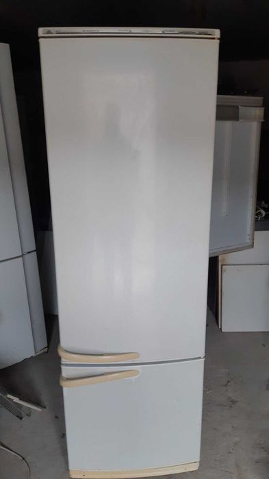 Двухкамерный двухкомпрессорный холодильник Атлант с нижней морозилкой.