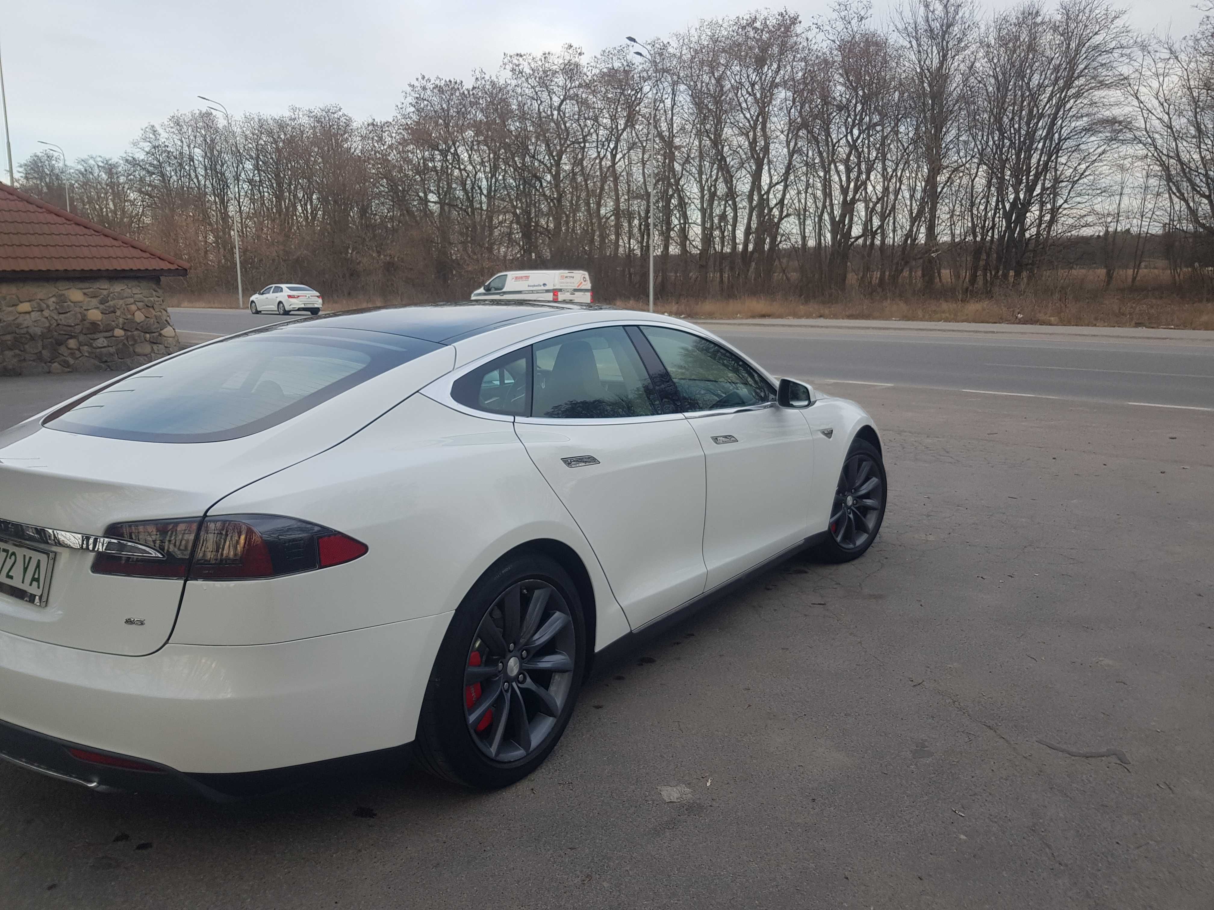 Продам Tesla Model S 85 2013 (intel)