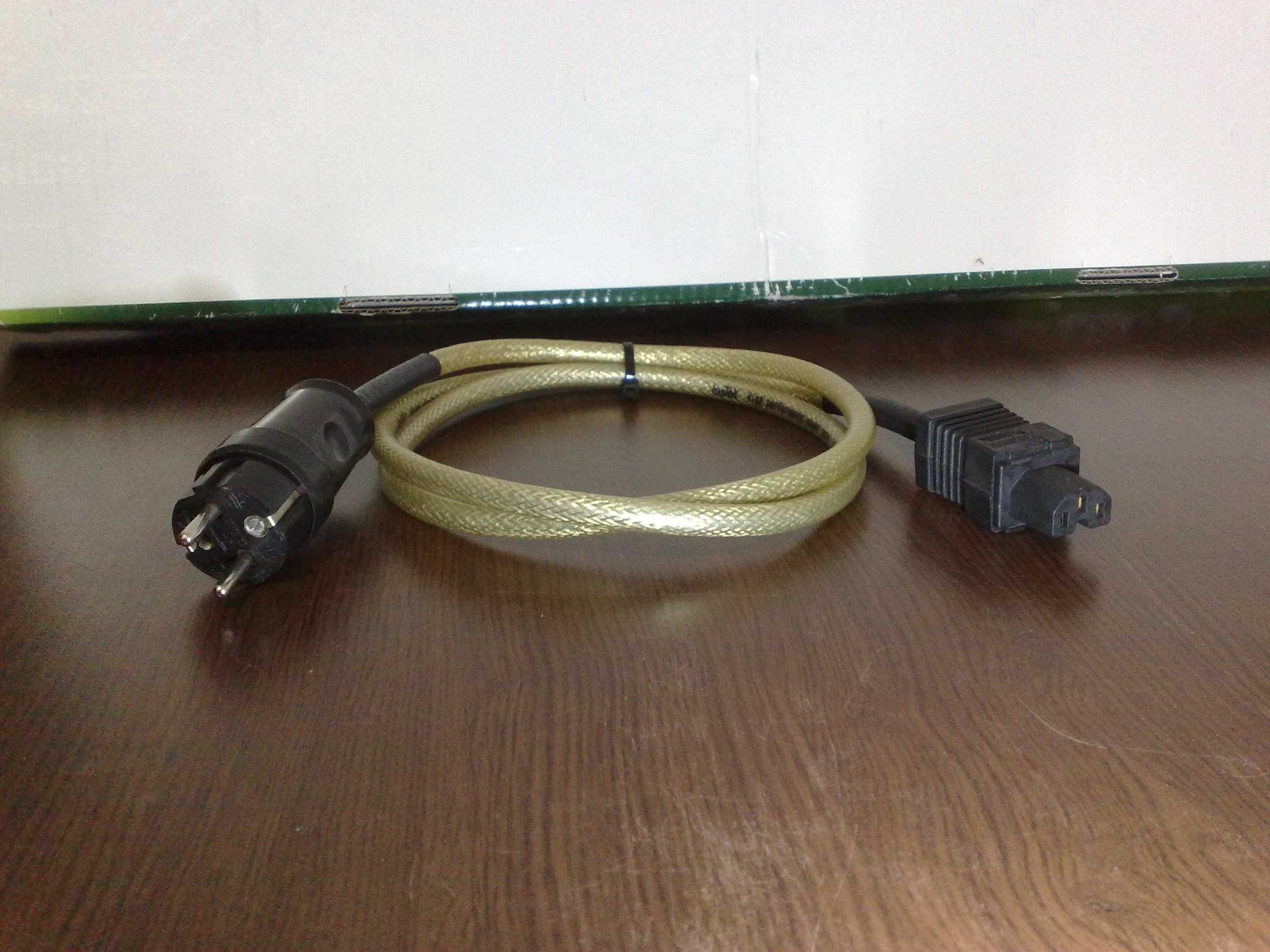 Listwa filtrująca IsoTek Multi-Way + High Performance Power Cord LC