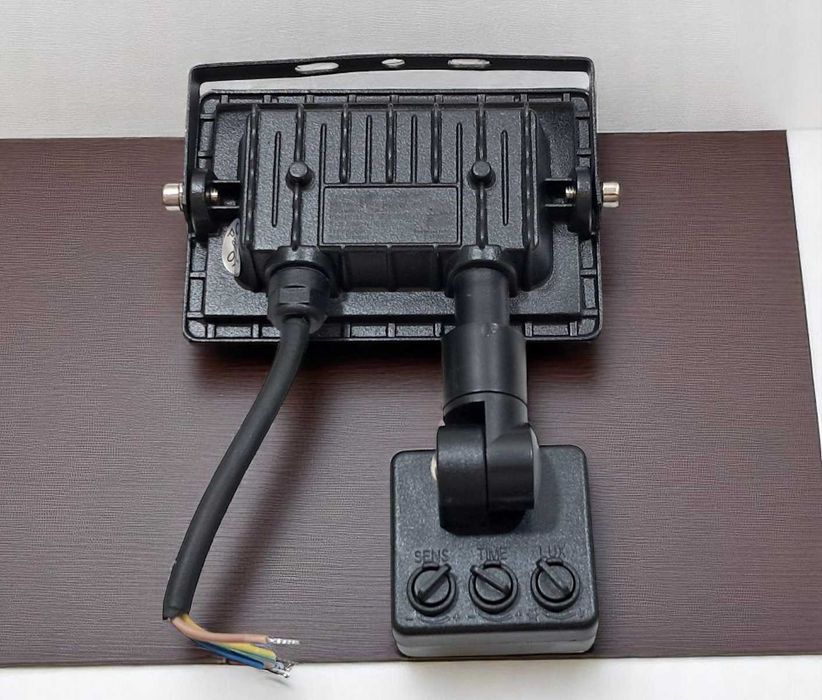 LED прожектор BIOM 10Вт 220В с датчиком движения, влагозащищенный IP65