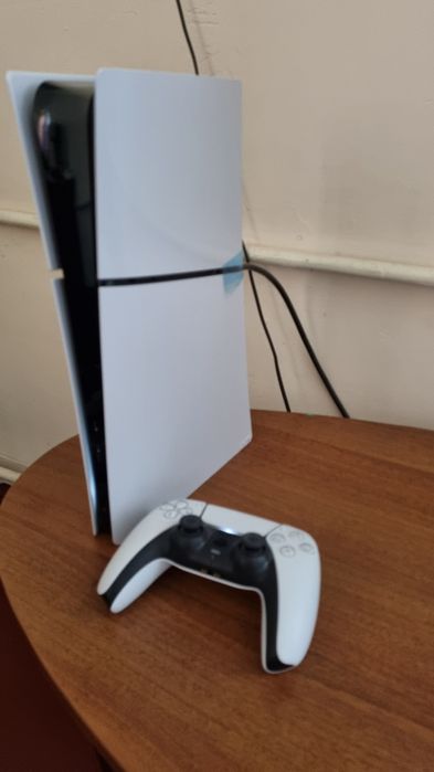 Продам Playstation 5 Slim 1tb