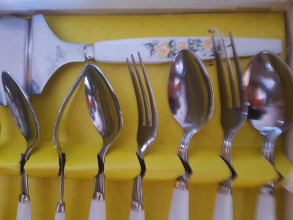 Conjunto de talheres de sobremesa
