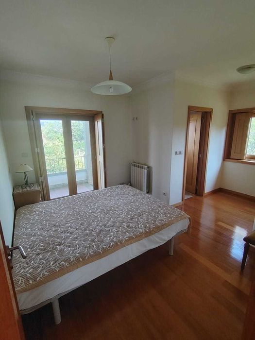 Moradia T4+1 Isolamento Moderno no Centro de LANHESES Viana do Castelo