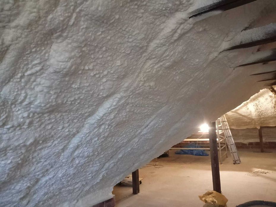 Ocieplanie Pianą Izolacje Natryskowe Pianką PUR Ocieplanie poddasza